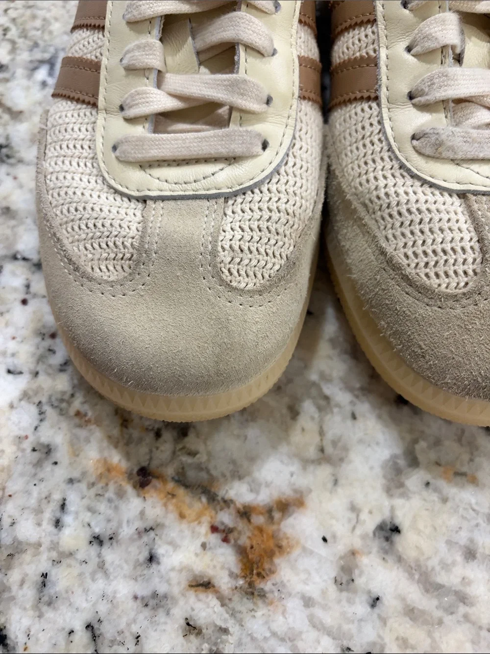 Men’s Sz7.5 Adidas Cream and Tan Retro Runner Sneakers